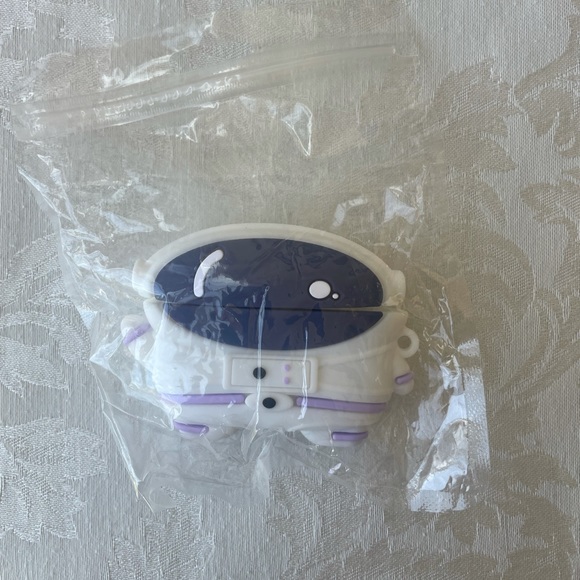 3D Astronaut AirPods PRO Case and generation 3! - Picture 2 of 3
